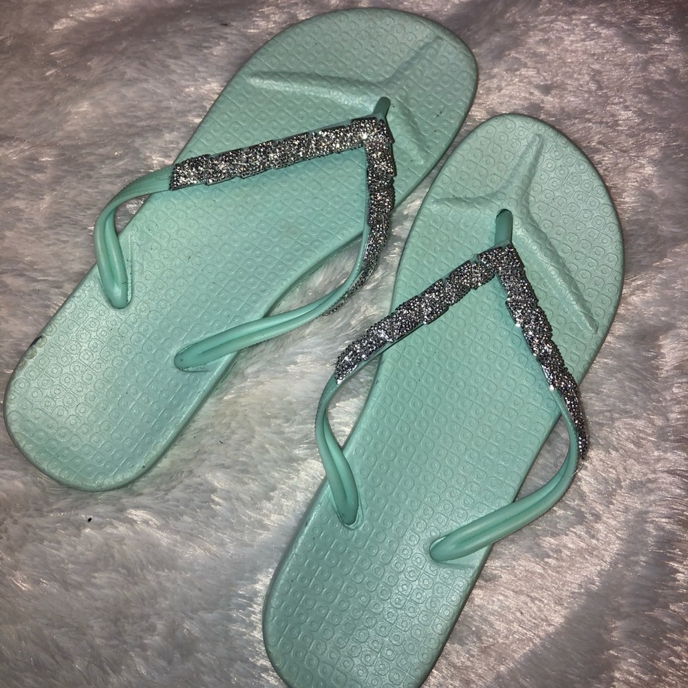 MINT FLIP FLOPS